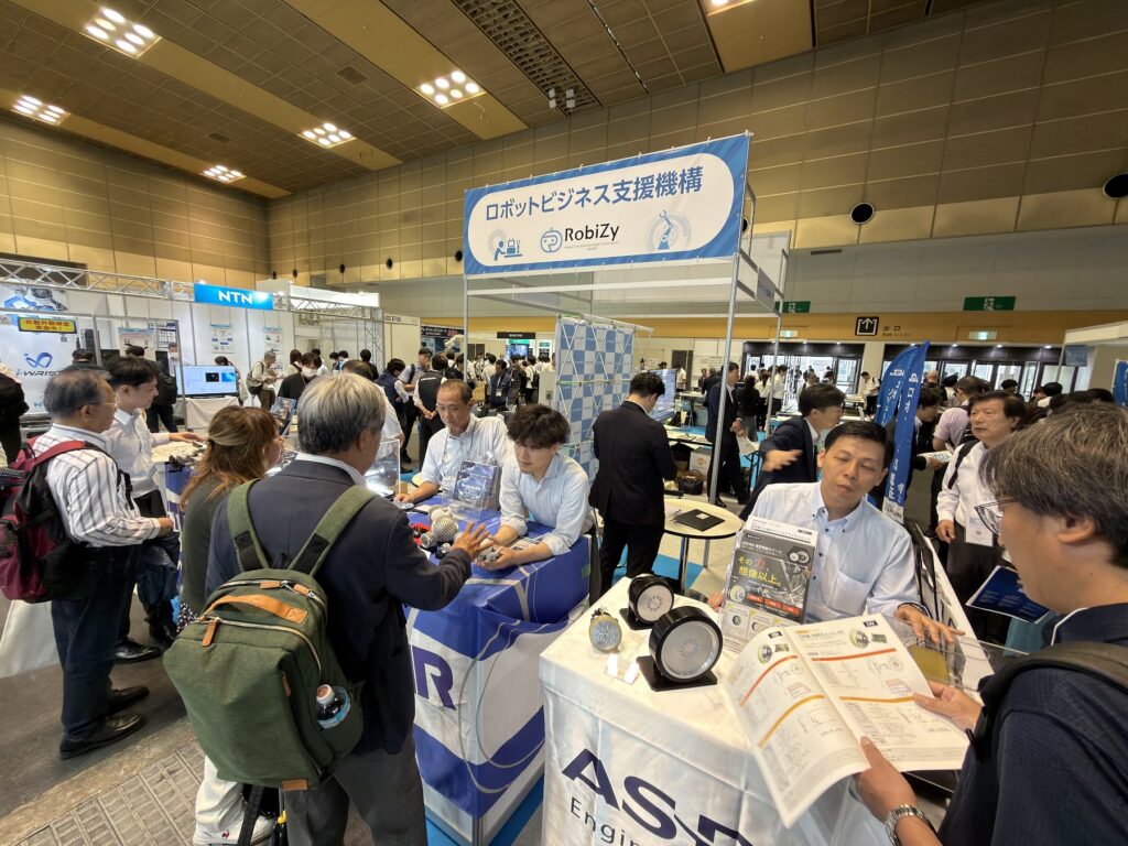来場者でにぎわう共同ブース